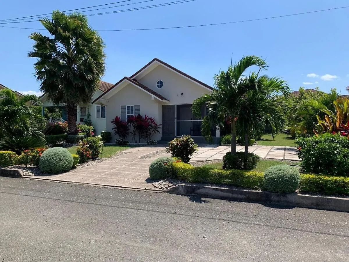 Jevico'S Cozy Villa Priory Jamaica